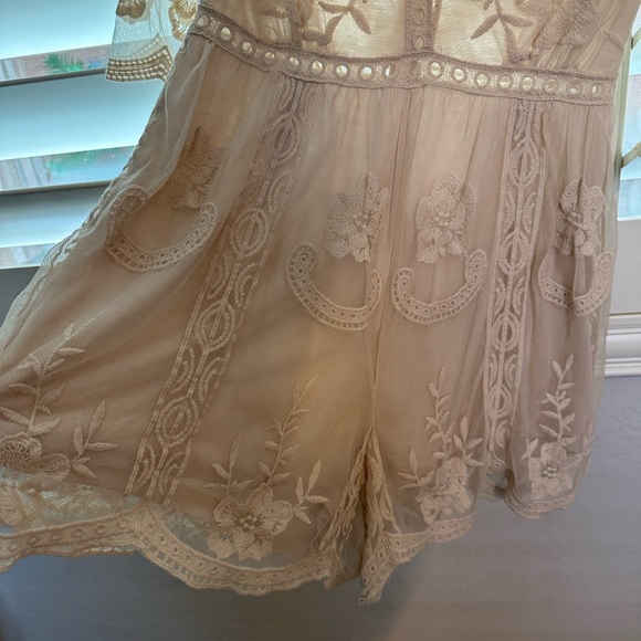 Wishlist Romper ❤️Gorgeous Cream Floral Lace - Picture 4 of 15